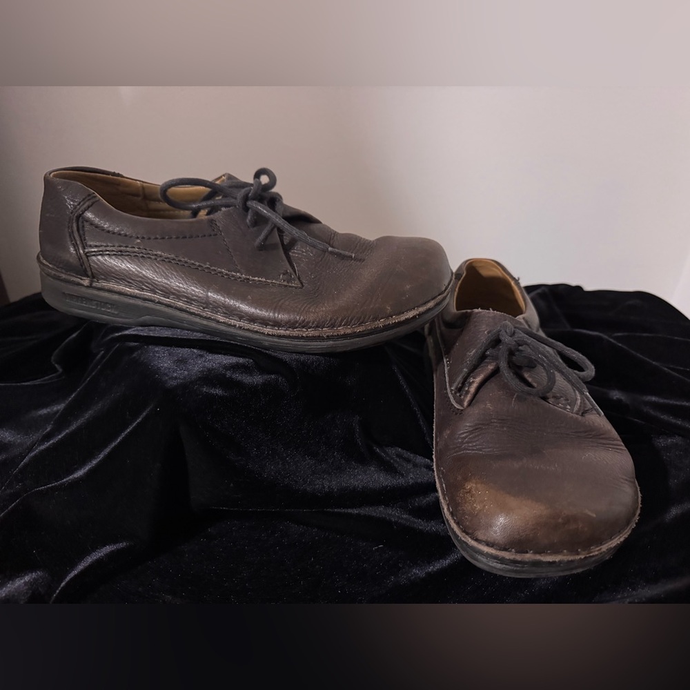 Birkenstock. Unisex size 41. Vintage brown leather tie shoes.